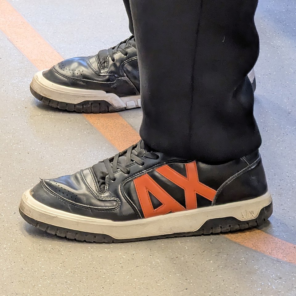 AXовые 😎
#обувь #декабрь #2024г #ногимосковскогометро #NMMetro #метро #москва #чёрный #кроссы #Armani | Сетка — социальная сеть от hh.ru