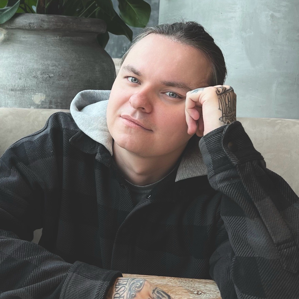 Олег Новиков