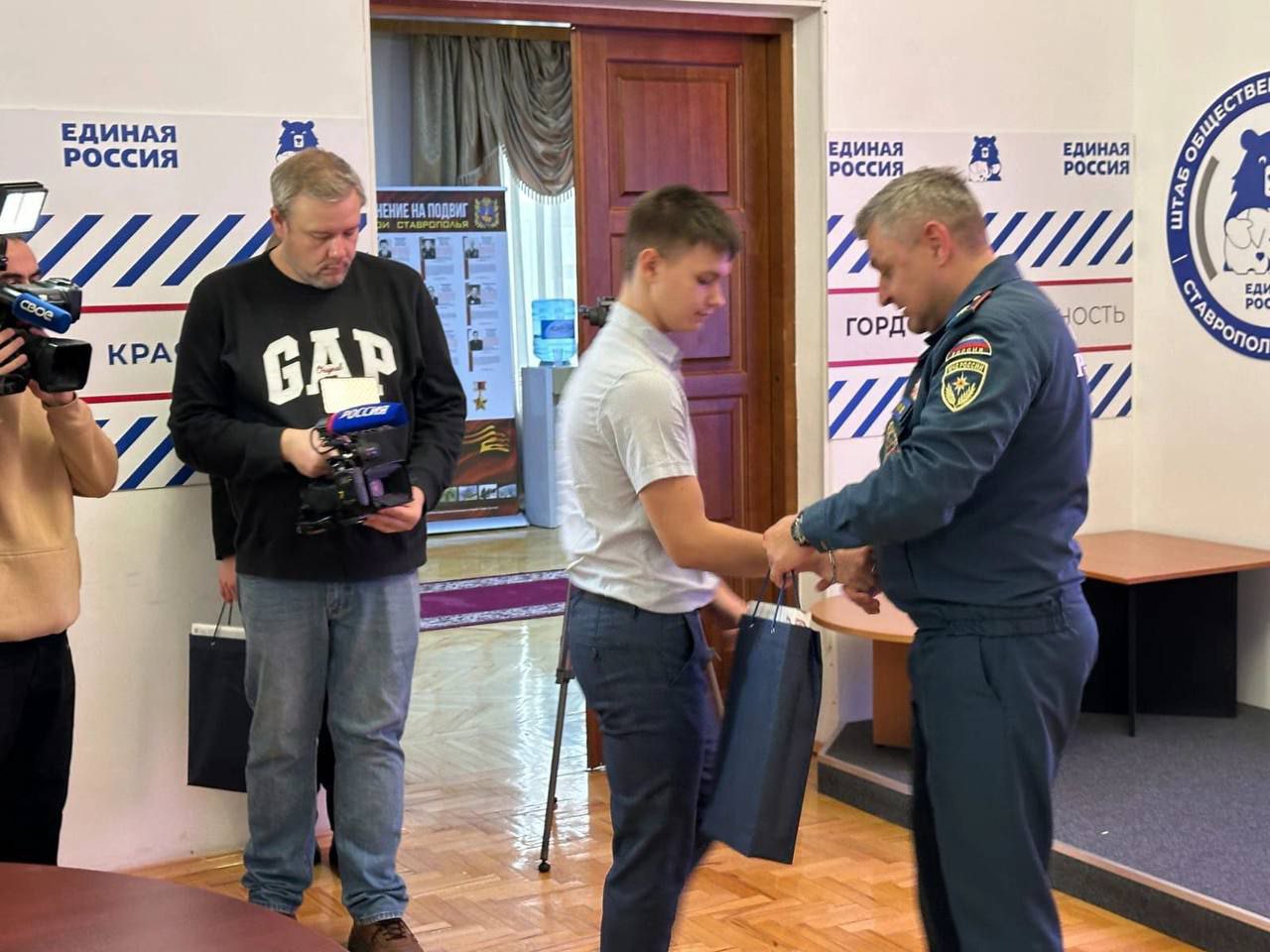 🏆В Ставрополе вручили награды четырем юным героям
Медалью «За проявленное мужество» награждён Максим Дубасов, ученик из Изобильного | Сетка — социальная сеть от hh.ru