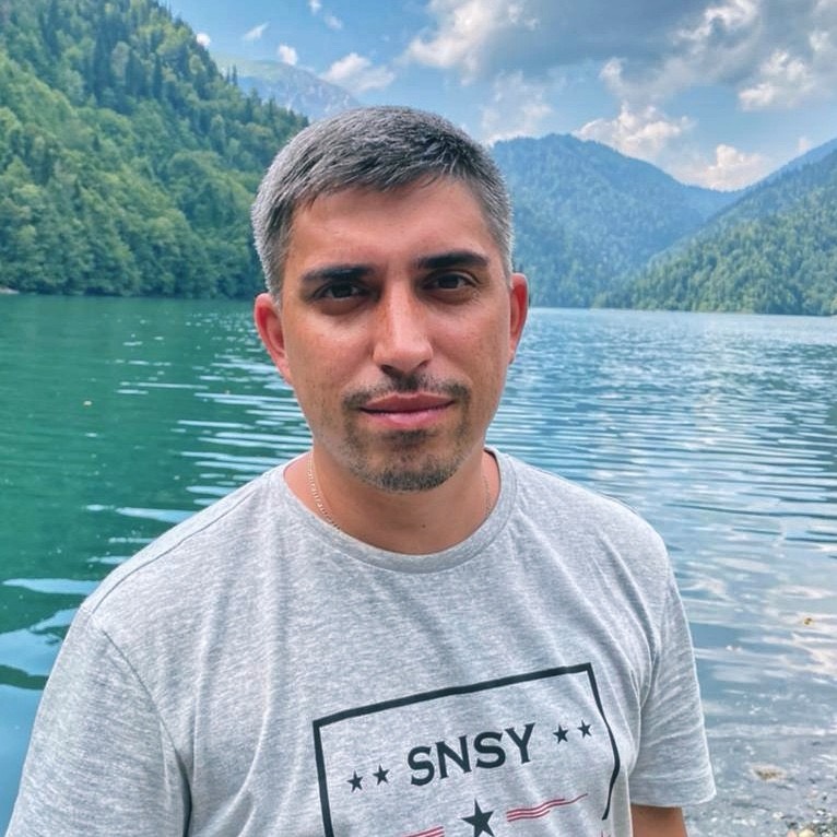 Илья Шутов