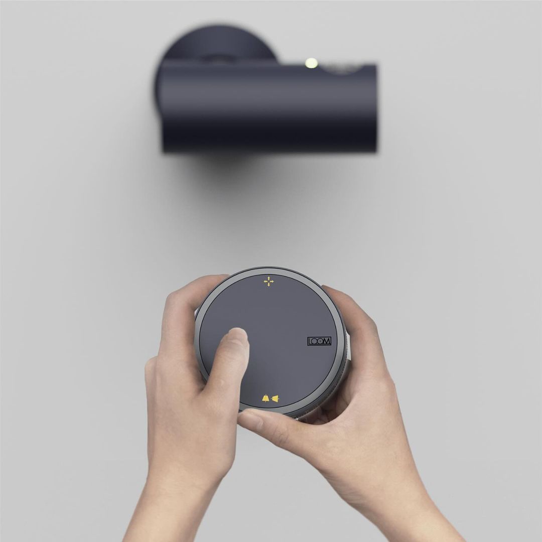 Loom
Проектор с потолочной проекцией.
Построен на форм-факторе дверной ручки, при повороте которой пользователь «открывает дверь и попадает в другое пространство».
@ Jaeyeon Lee
#product #formfactor | Сетка — социальная сеть от hh.ru