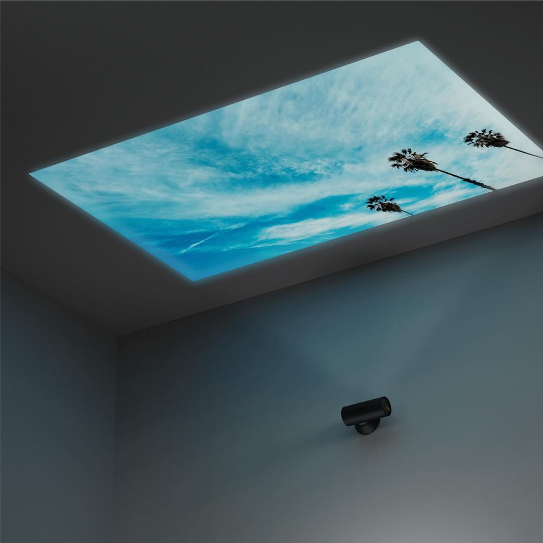 Loom
Проектор с потолочной проекцией.
Построен на форм-факторе дверной ручки, при повороте которой пользователь «открывает дверь и попадает в другое пространство».
@ Jaeyeon Lee
#product #formfactor | Сетка — социальная сеть от hh.ru