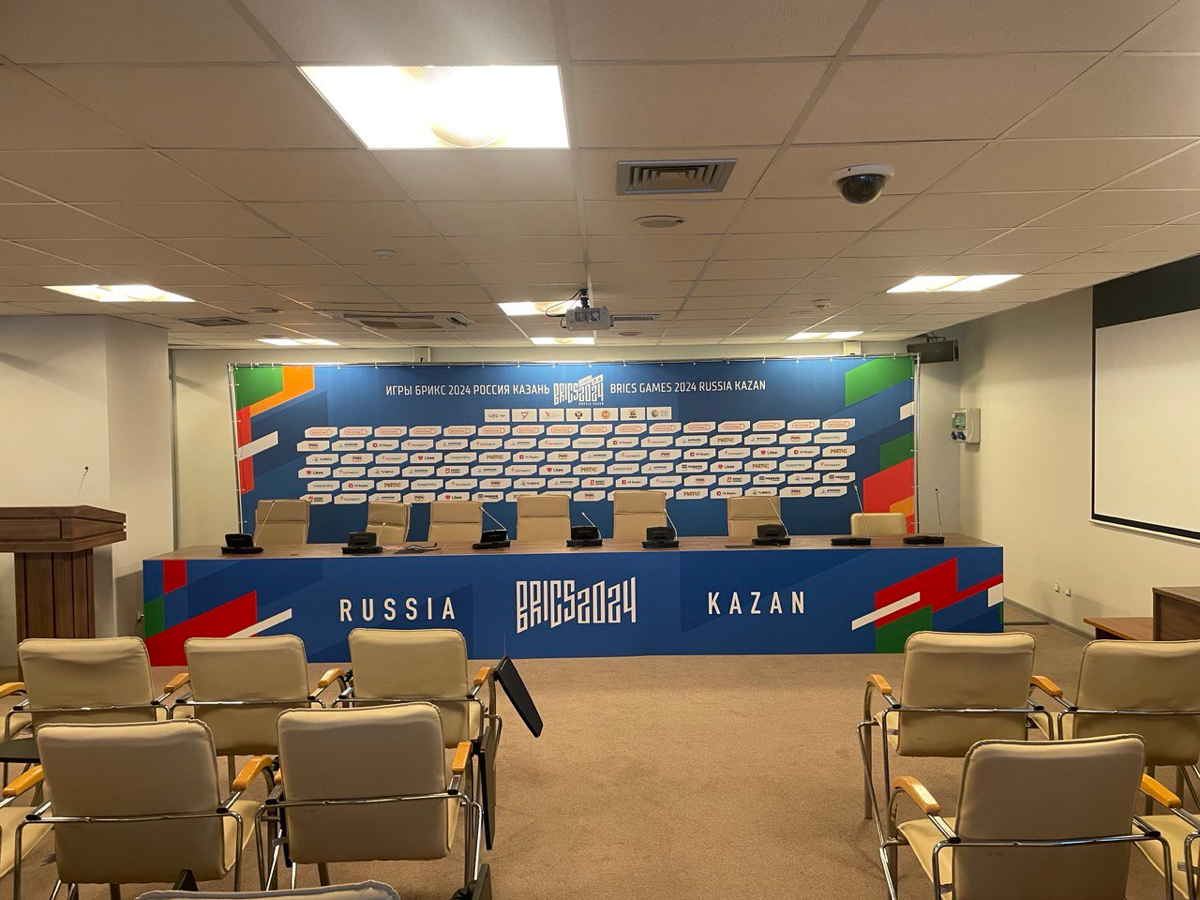 Оформление мероприятия «Игры стран БРИКС». В начале лета 2024 мы оформляли объект «Дворец Водных Видов Спорта» к соревнованиям BRICS в городе Казань | Сетка — социальная сеть от hh.ru
