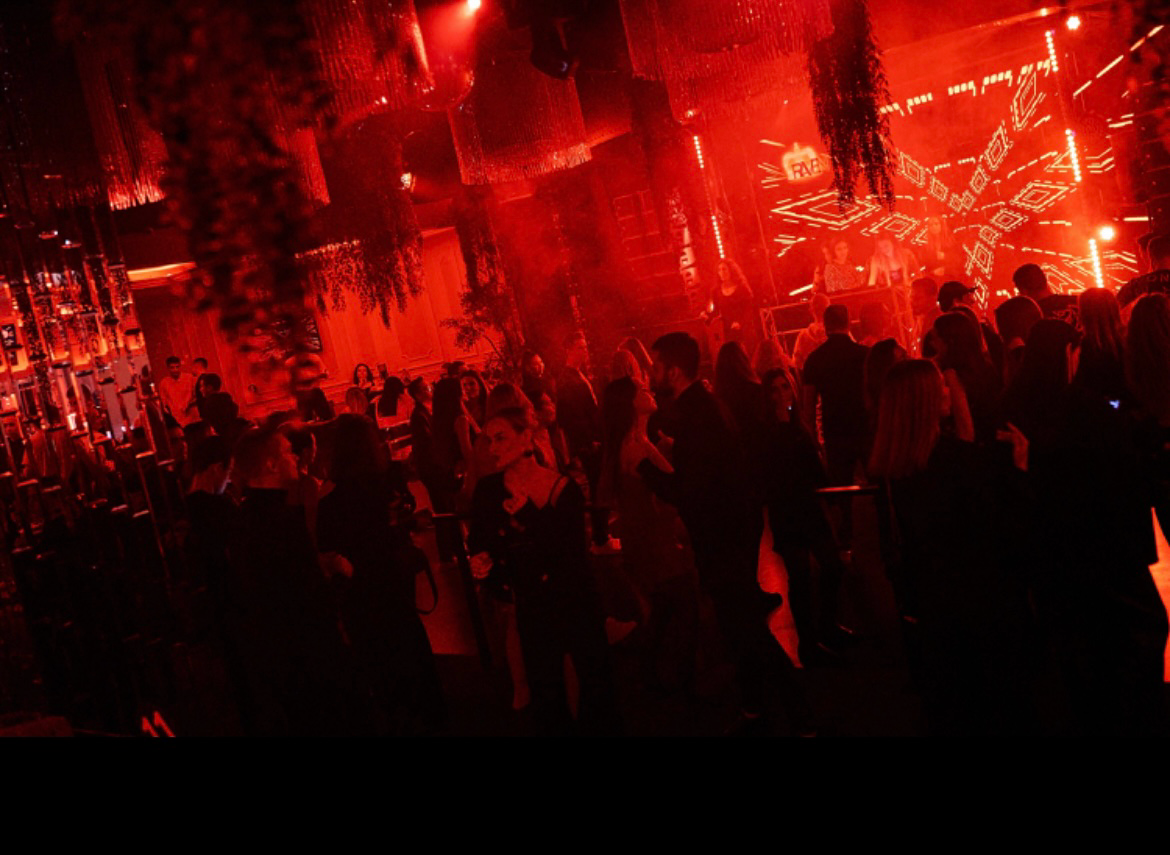 Дополнительное мероприятие от VODA.EVENT.
Оснащение светом и экраном, букинг артистов - NATASHA WAX & SONY VIBE, декорирование площадки и фото зона, гоу гоу шоу. | Сетка — социальная сеть от hh.ru