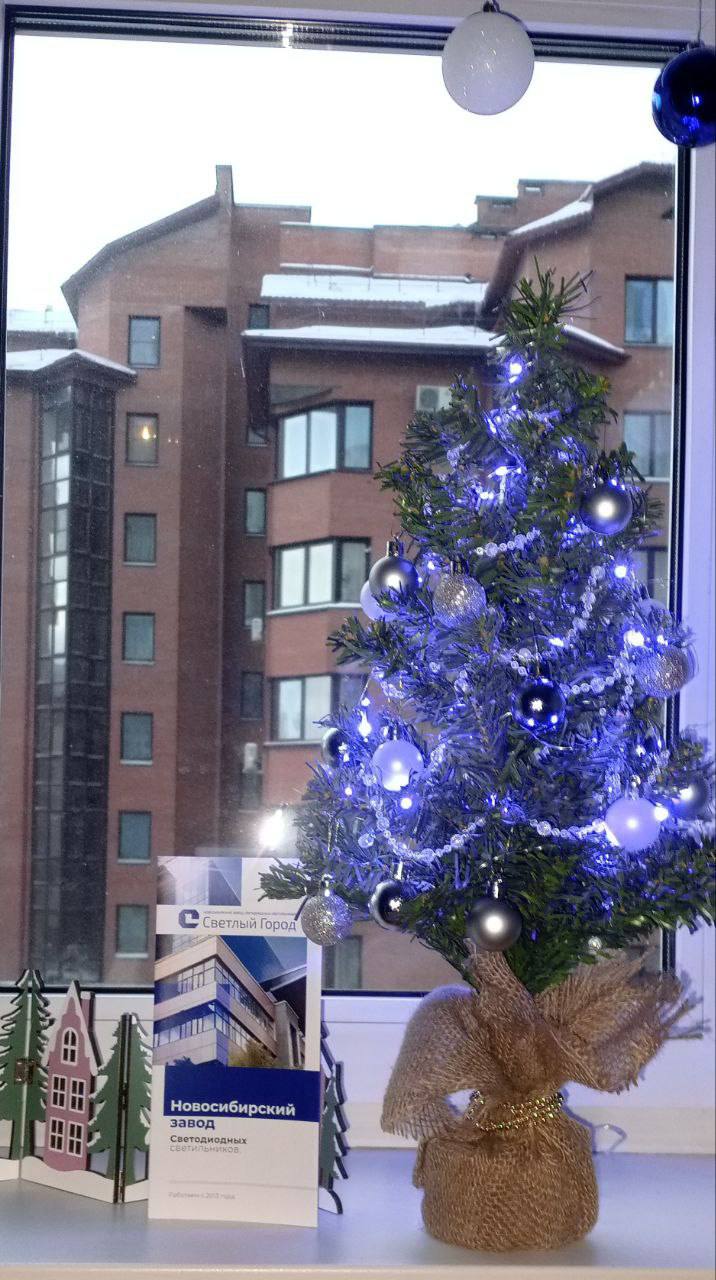 🎄💫Новый Год уже на пороге, и женская часть нашего коллектива не смогла устоять перед желанием украсить офис и создала атмосферу праздника и уюта 🍪🎊🌲
А как у вас проходит подготовка к этому волшебному ... | Сетка — социальная сеть от hh.ru