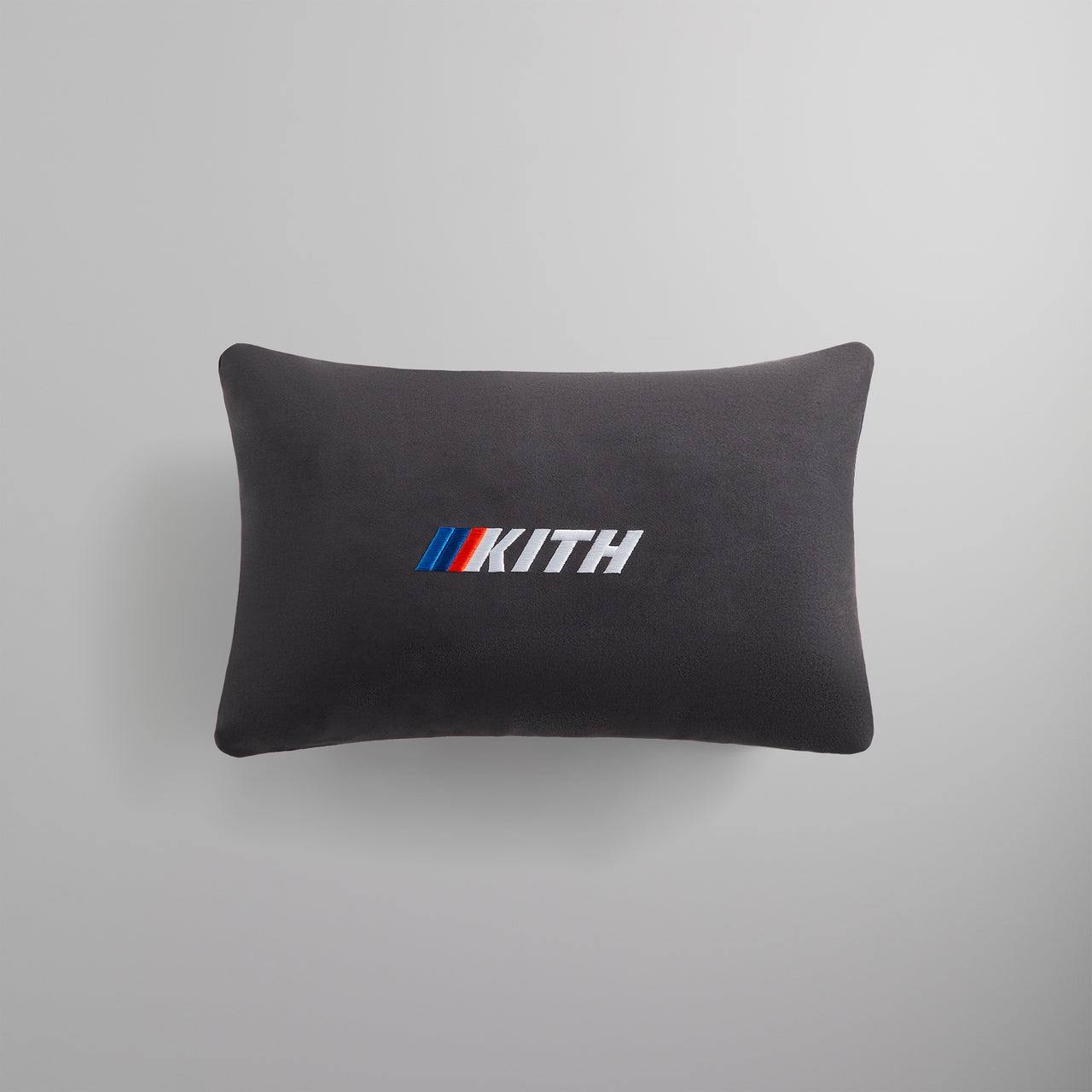 #Артем Идеально.
Бренд спортивного лайфстайла Kith заколлабился с BMW. Выкатили совместную капсулу на неделе искусств в Майами. Ассортимент – крайне широкий: от спортивной и классической одежды | Сетка — социальная сеть от hh.ru