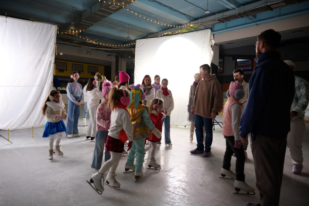 🎬 Новогоднюю к/м комедию снимают ребята-энтузиасты в Самаре
Называется ⭐️ “Сбудется!”. Про новогодний корпоратив, который идёт не по плану | Сетка — социальная сеть от hh.ru