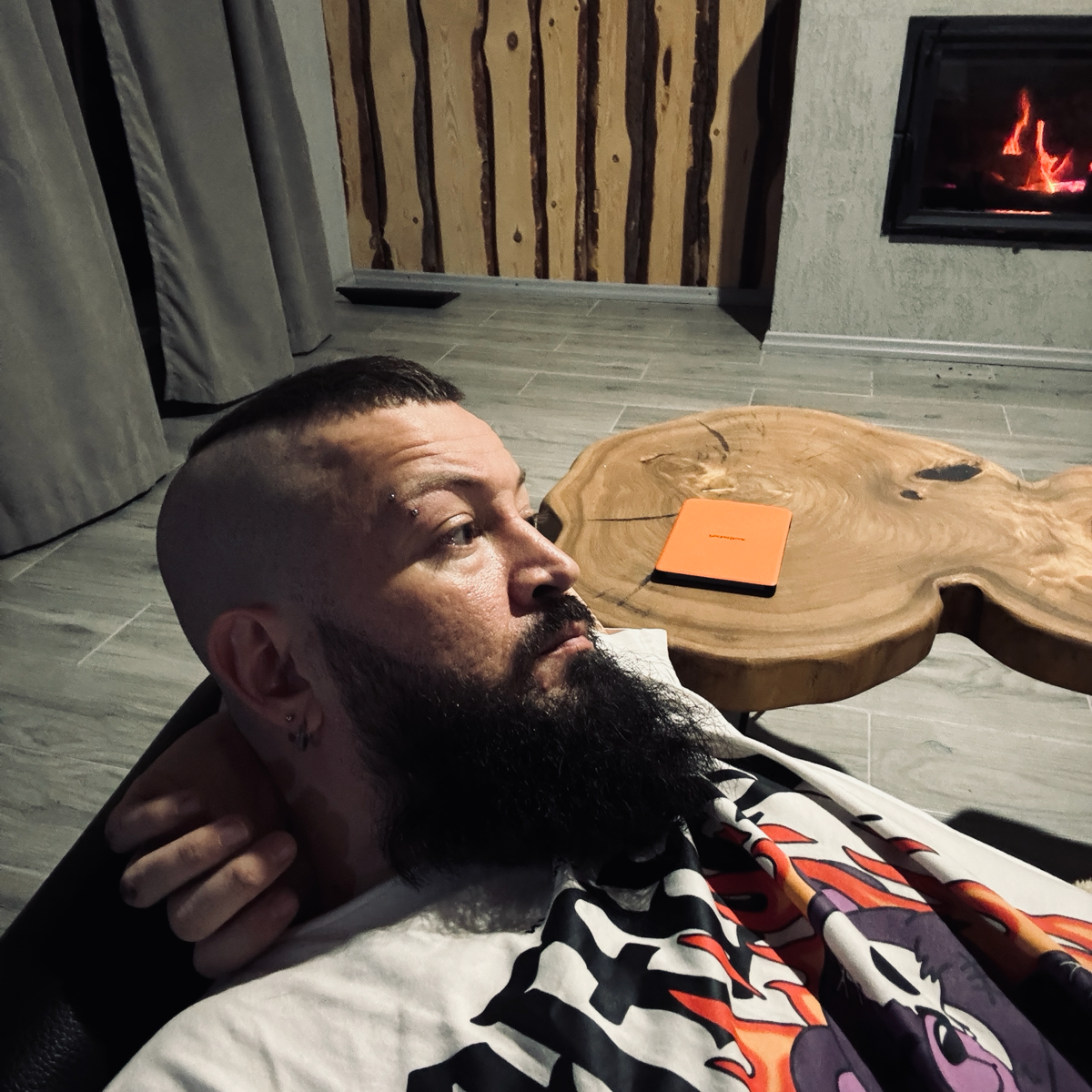 Когда тебе рассказывают, что ты "не такой"
Сидишь ты, значит, вечером, пялишь в потолок и думаешь: что-то грустно, почему-то тоскливо
И как по расписанию, в голове включается голос: «Что-то с тобой не... | Сетка — социальная сеть от hh.ru