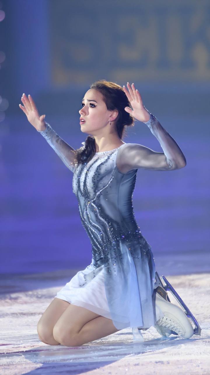 ⛸️ Бесплатные мастер-классы с Алиной Загитовой15, 22 декабря 9:00, 10:30
Олимпийская чемпионка по фигурному катанию Алина Загитова проведет серию мастер-классов для посетителей ГУМ-Катка
Участники дол... | Сетка — социальная сеть от hh.ru