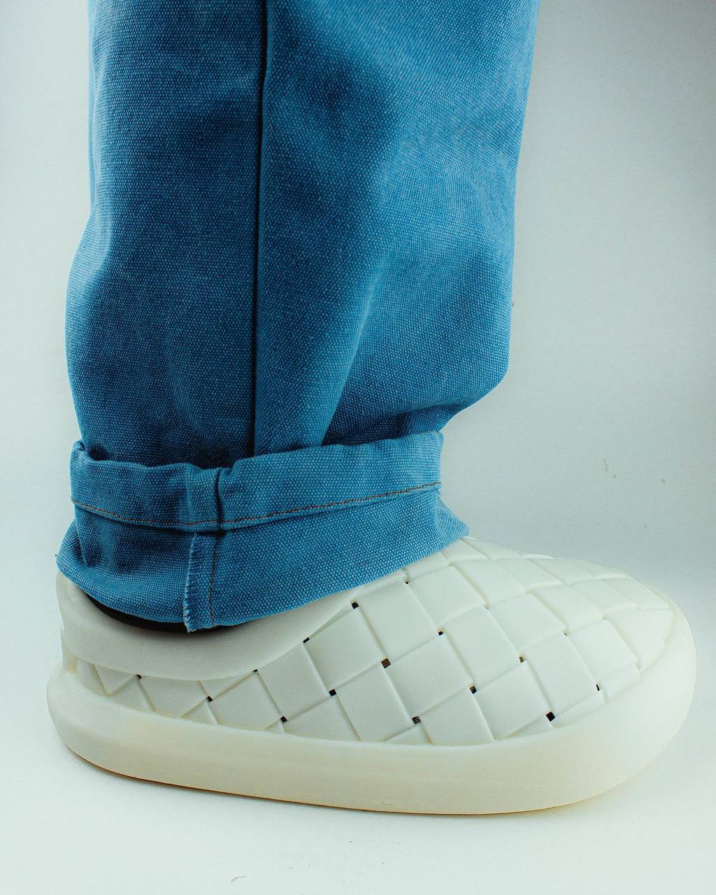 🐴 бренд «ништяк браток» из Йошкал-Олы создал русские «кроксолапти».
﻿﻿• верх - плетение, как у лаптя | Сетка — социальная сеть от hh.ru