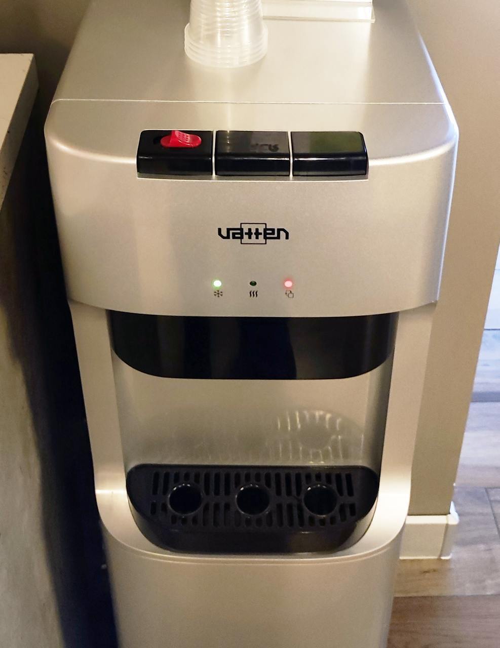 Ну что, профдеформированные мои!
Где косяк? Что смущает? В чём дизайнер облажался?
~
Иди в избу | Сетка — социальная сеть от hh.ru