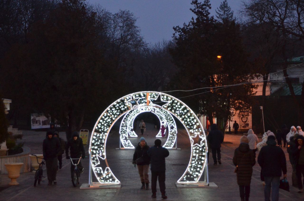🎄 А такую замечательную ёлку зажгли вчера в Ессентуках
Город-курорт полностью готовы к празднованию нового года.
📷 от подписчицы
@sravdvor | Сетка — социальная сеть от hh.ru