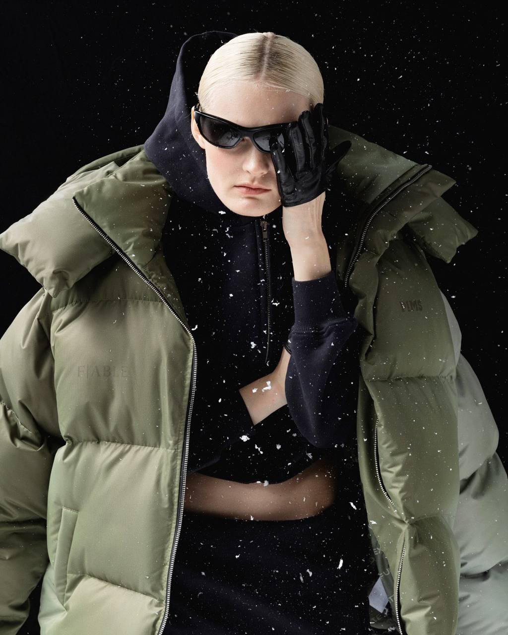 Пуховики PIMS и напитки FABLE! Ой, точнее наоборот 🔄 
Пример интересной коллаборации бренда одежды и всеми известной чайной | Сетка — социальная сеть от hh.ru