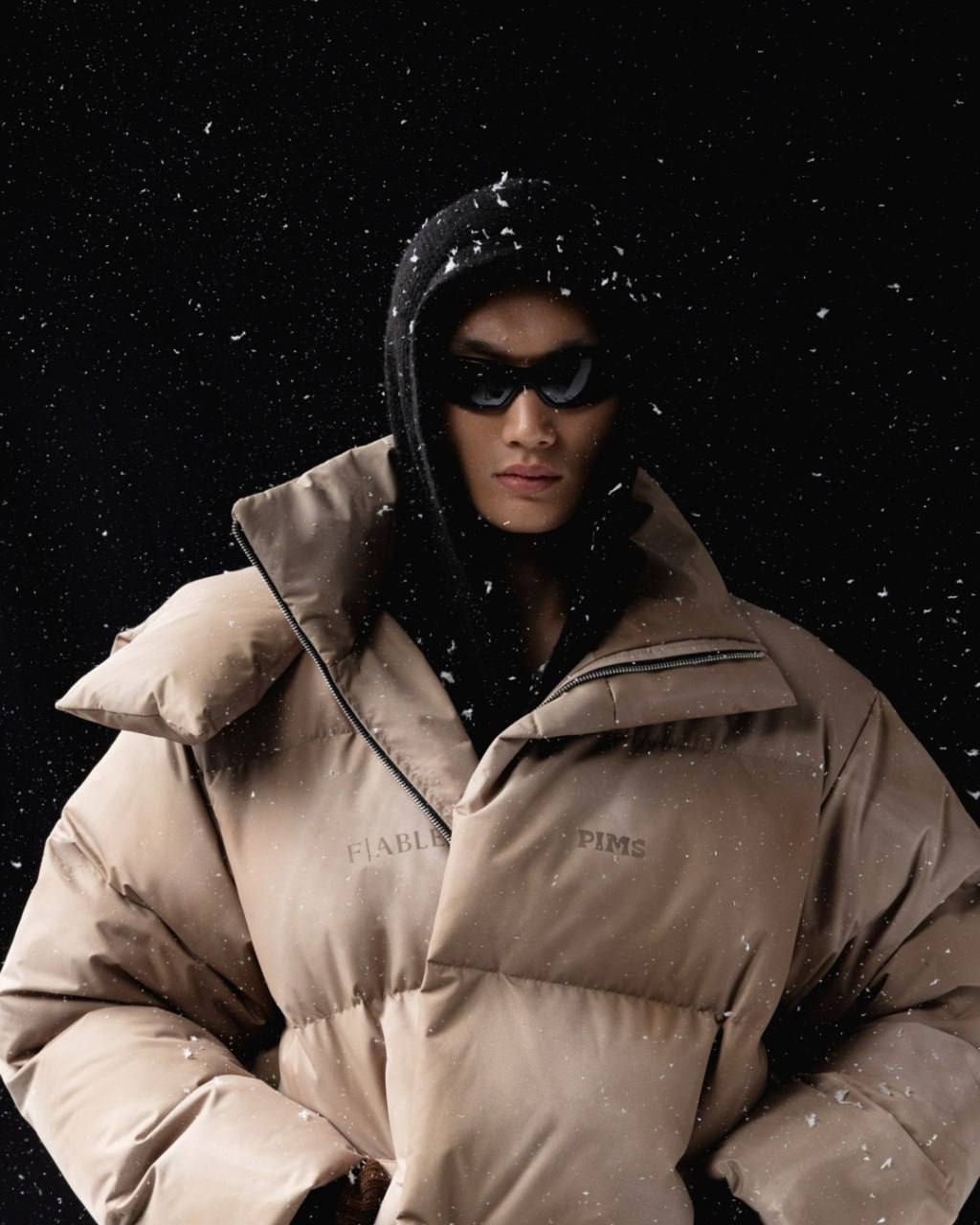 Пуховики PIMS и напитки FABLE! Ой, точнее наоборот 🔄 
Пример интересной коллаборации бренда одежды и всеми известной чайной | Сетка — социальная сеть от hh.ru