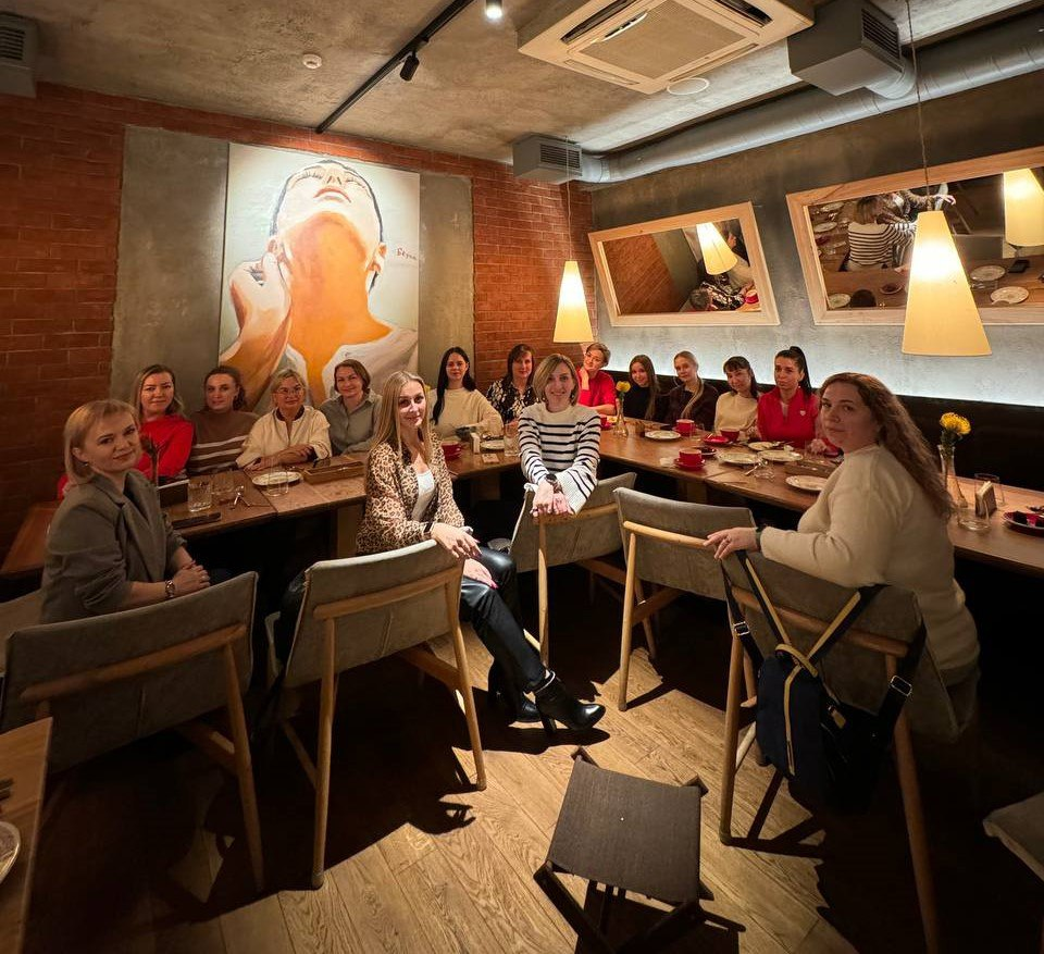 Выгорание в HR   
   
На днях мы провели долгожданный ☕ HR-завтрак с коллегами, где обсудили одну из самых актуальных тем — «Выгорание. Как помочь себе справляться?» | Сетка — социальная сеть от hh.ru