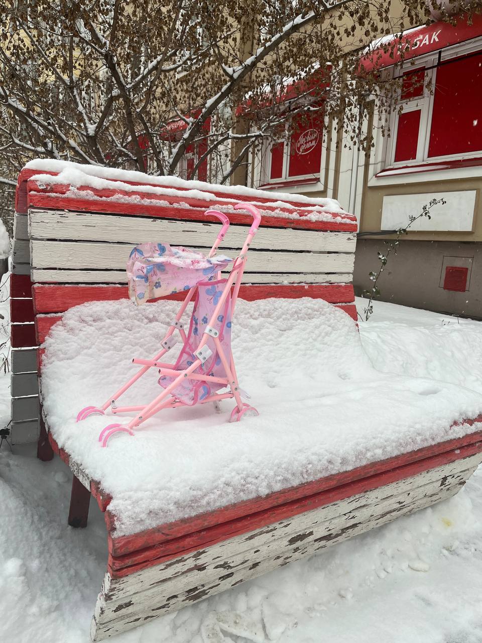 ❄️ братцы, у нас тут столько снега, и он продолжается ☃️
горшочек, не вари 🙏
ходила в магазин и пожалела, что без лопаты ✨
на этой неделе я читаю книгу-страшилку Уэса Пенре «Синтетический суперинтелле... | Сетка — социальная сеть от hh.ru