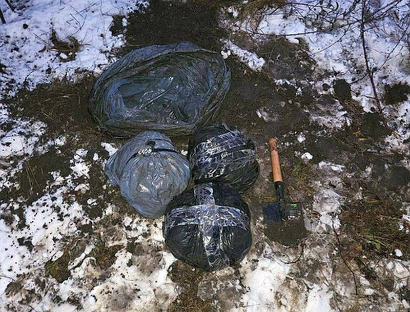 На Ставрополье задержали наркоторговца с 18 килограммами мефедрона
Житель Ростовской области прибыл за крупной партией наркотиков для сбыта в крае. При получении тайниковой закладки его задержали | Сетка — социальная сеть от hh.ru