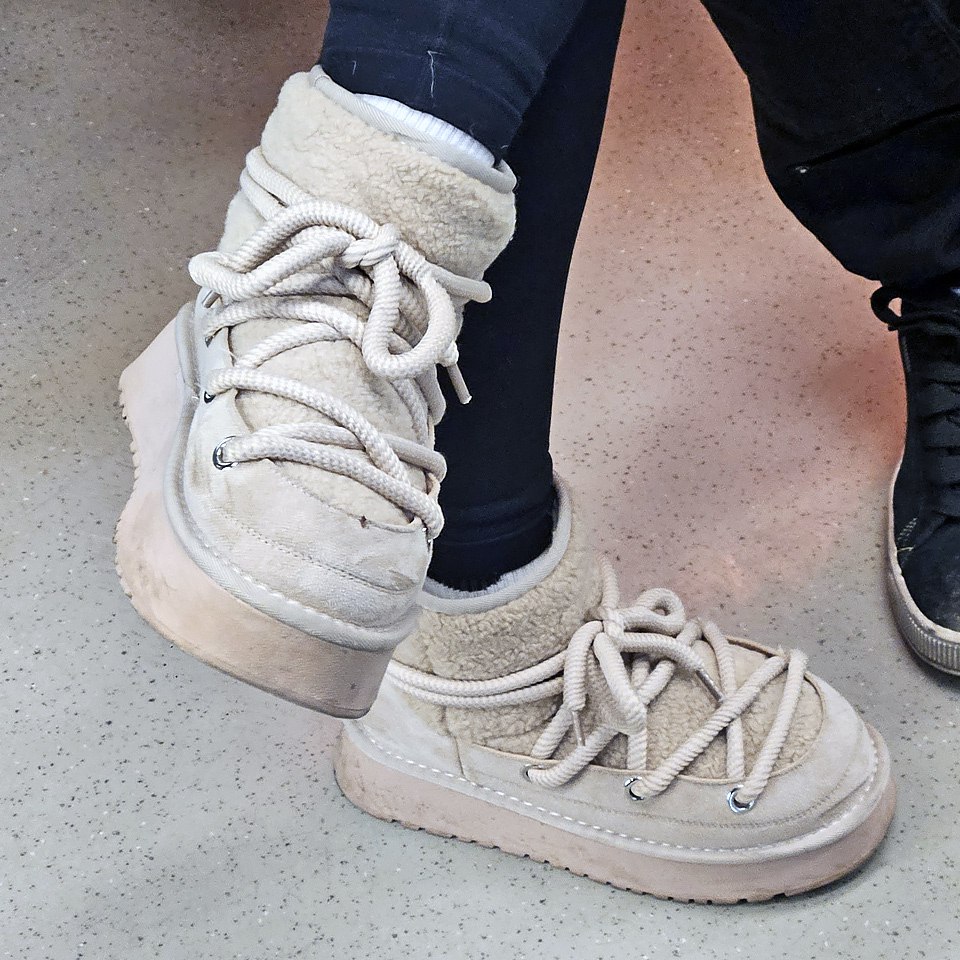 ЛУНОХОДЫ пойманы 👀
И найдены 👇
🪙Цена#1
🪙Цена#2
🟤 Коричневые
🟢 Хаки
⚫️ Чёрные
⚠️АНОНС⚠️
На ДНЯХ большая ПОДБОРКА ЛУНОХОДОВ ❗️
И о погоде ❄️
Сегодня в Москве снег
Утром -1 ❄️
Днём -1 🌨
Вечером -1 🌨
#обу... | Сетка — социальная сеть от hh.ru