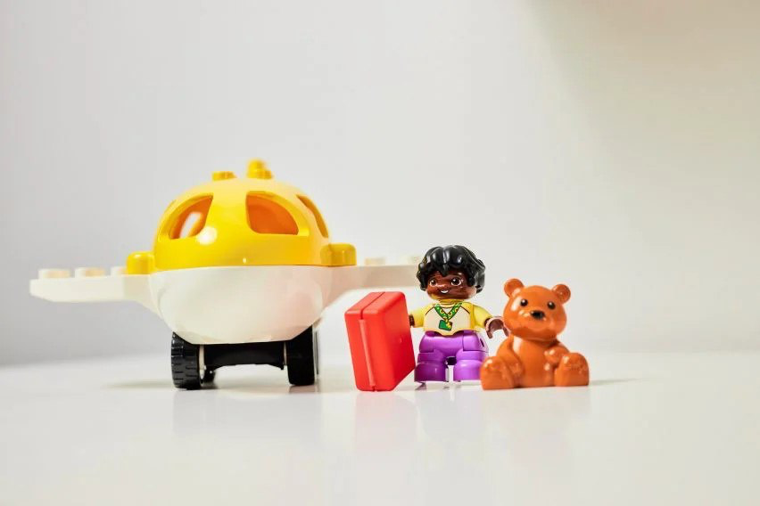 Lego выпускает игрушечные фигурки с ремешками в виде подсолнухов, символизирующие скрытые недостатки | https://Mozaiq | Сетка — социальная сеть от hh.ru