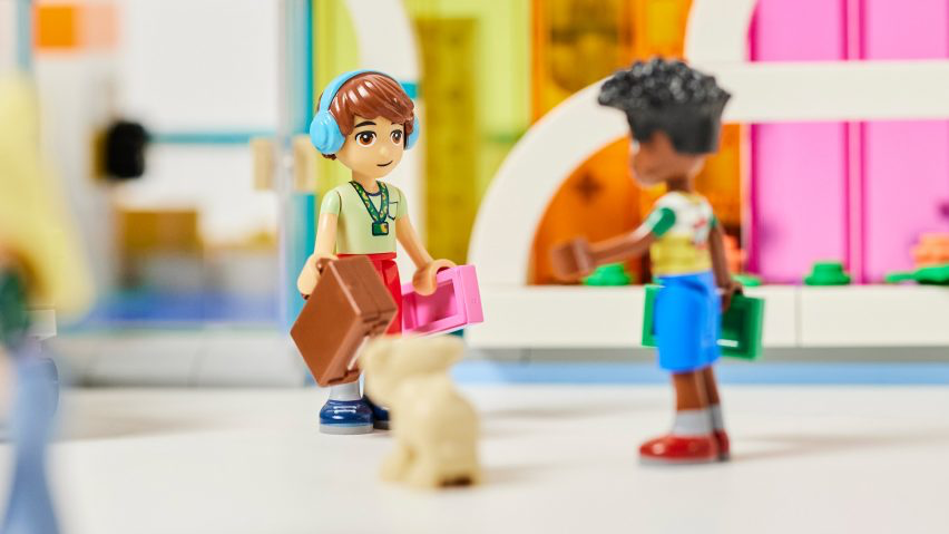 Lego выпускает игрушечные фигурки с ремешками в виде подсолнухов, символизирующие скрытые недостатки | https://Mozaiq | Сетка — социальная сеть от hh.ru
