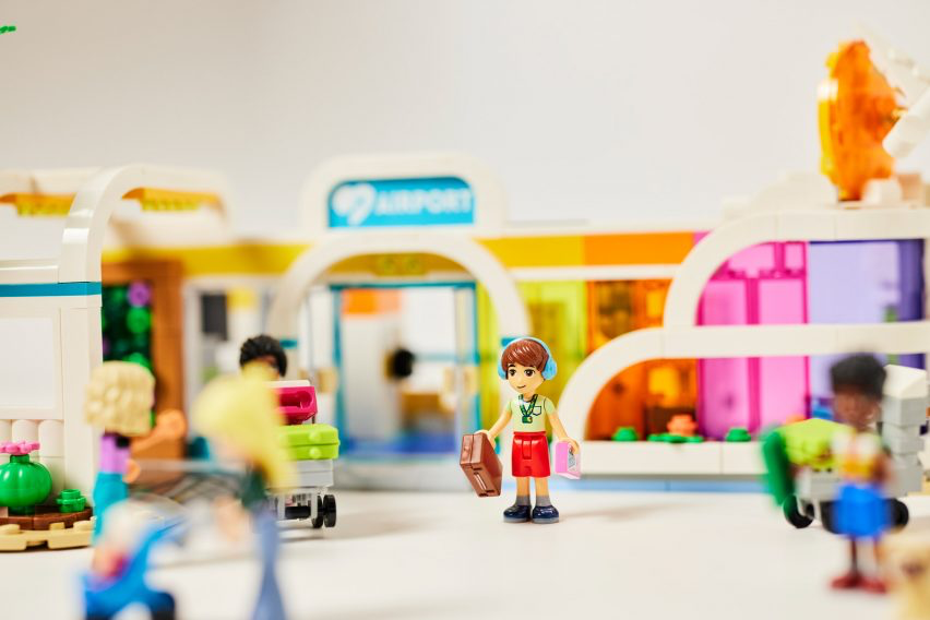Lego выпускает игрушечные фигурки с ремешками в виде подсолнухов, символизирующие скрытые недостатки | https://Mozaiq | Сетка — социальная сеть от hh.ru
