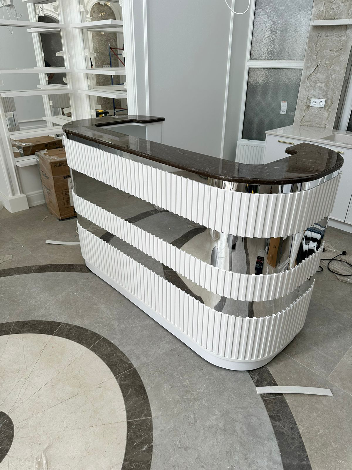 Общественные зоны.
#красиваямебель #стильно #стойкаресепшн #ресепшн #оригинально #красота | Сетка — социальная сеть от hh.ru