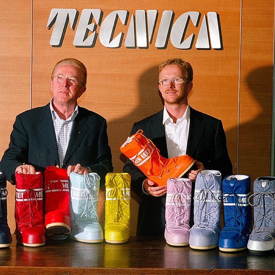 ❄️Время ПРИШЛО❄️ 
И сегодня про ЛУНОХОДЫ!
Уже более 50-ти лет сапоги-луноходы являются частью культуры апре-ски. 🎿
Après-ski переводится с французского как «после лыж» | Сетка — социальная сеть от hh.ru