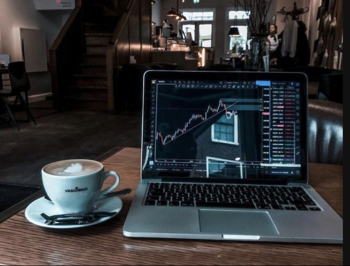 💸💡 Эй, народ! Давайте поговорим о финансовой грамотности! 🚀 Время прокачать свои навыки в управлении баблом! 💰
Знаете, что такое "инвестиционный портфель"? Это не просто набор акций, а твой личный фин... | Сетка — социальная сеть от hh.ru