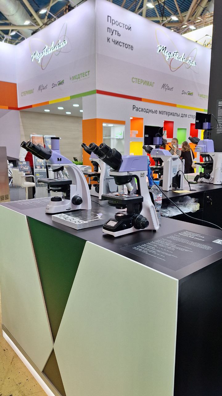 Ещё на Здраво мне приглянулось вот такое простенькое решение — покрасить уже готовые корпуса (видно в разное время сделанные) в одни и те же цвета | Сетка — социальная сеть от hh.ru