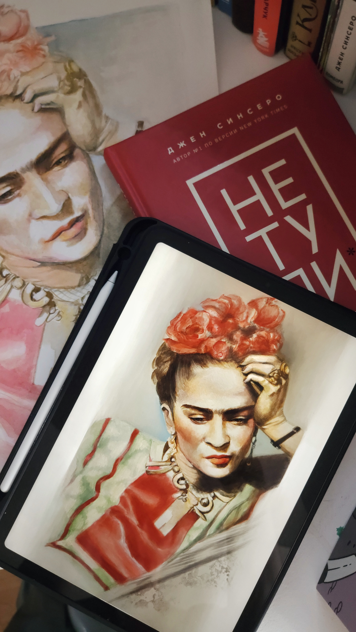 Самоизоляция проходила у меня в компании с Фридой Кало.
Писала с черно-белой фотографии. Люблю этот портрет | Сетка — социальная сеть от hh.ru