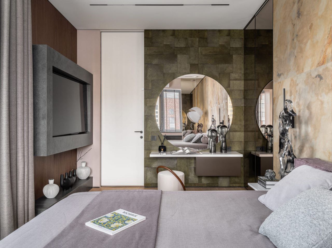 Дизайнер Екатерина Реброва рассказала и показала журналу WA, как живут настоящие звезды спорта, — для защитника футбольного клуба «Спартак» Никиты Чернова и его семьи она оформила эффектный авторский ... | Сетка — социальная сеть от hh.ru