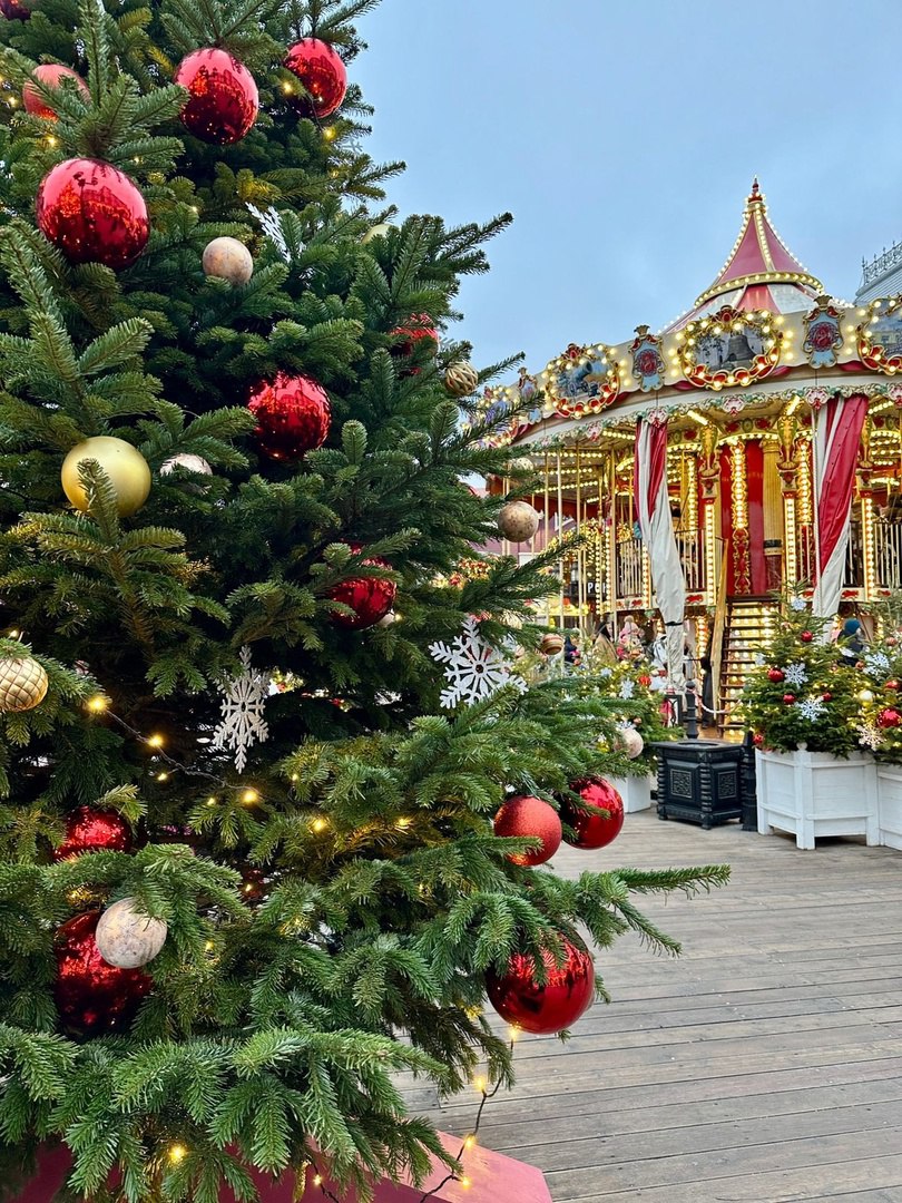 🎄Сезон обязывает собрать подборку тематических вакансий. Дед Морозами нас не удивишь, поэтому искали что-нибудь особенное | Сетка — социальная сеть от hh.ru