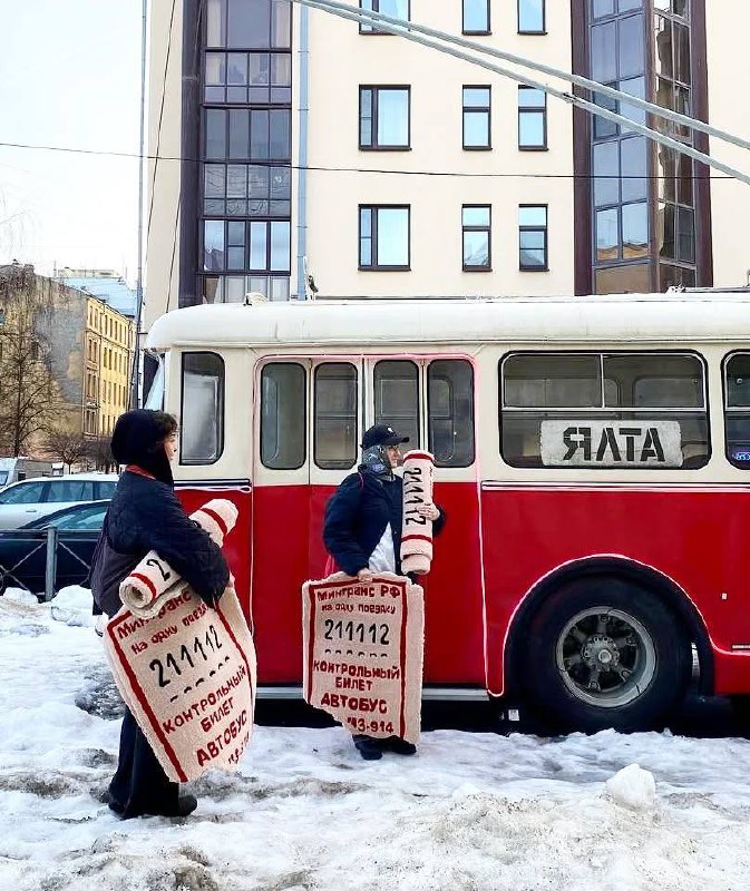 🎫 После вчерашнего поста вспомнилась классная работа Анны Максименко
«Счастливый билетик»
Шерсть / акрил
60х85 см.
А вам когда-нибудь выпадал счастливый билет? 🧐
#art@madeinrusssia | Сетка — социальная сеть от hh.ru