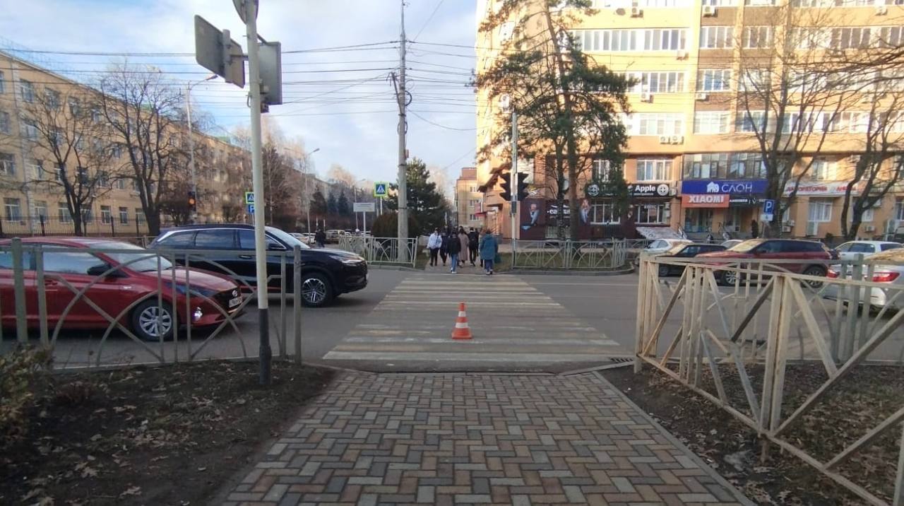В Ставрополе пожилой водитель сбил девушку на «зебре»Вчера на улице Мира водитель ВАЗ-2109 сбил 16-летнюю девушку, переходившую дорогу по нерегулируемому пешеходному переходу | Сетка — социальная сеть от hh.ru