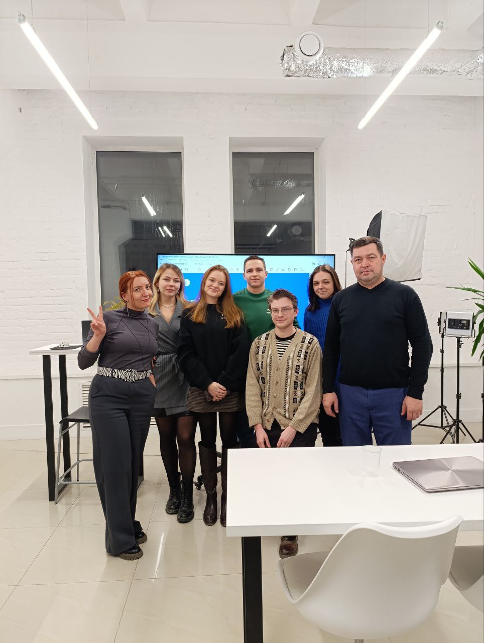 Вчера выпустила группу маркетологов😊 Немного грустно каждый раз (хотя группы запускаются раз в 3-4 месяца, но все равно грустно).
Мои лекции по диджитал-маркетингу у них закончились | Сетка — социальная сеть от hh.ru