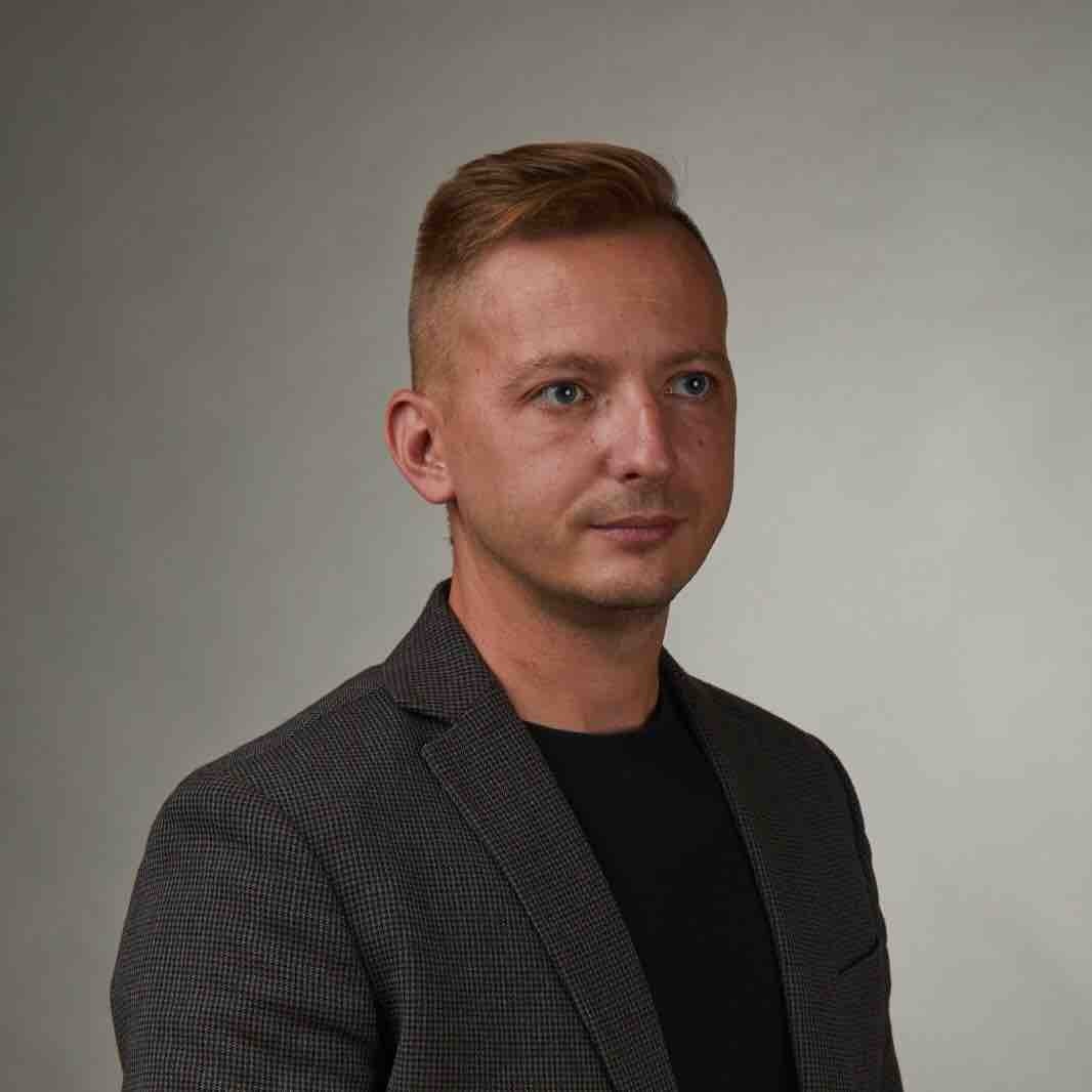 Максим Титов