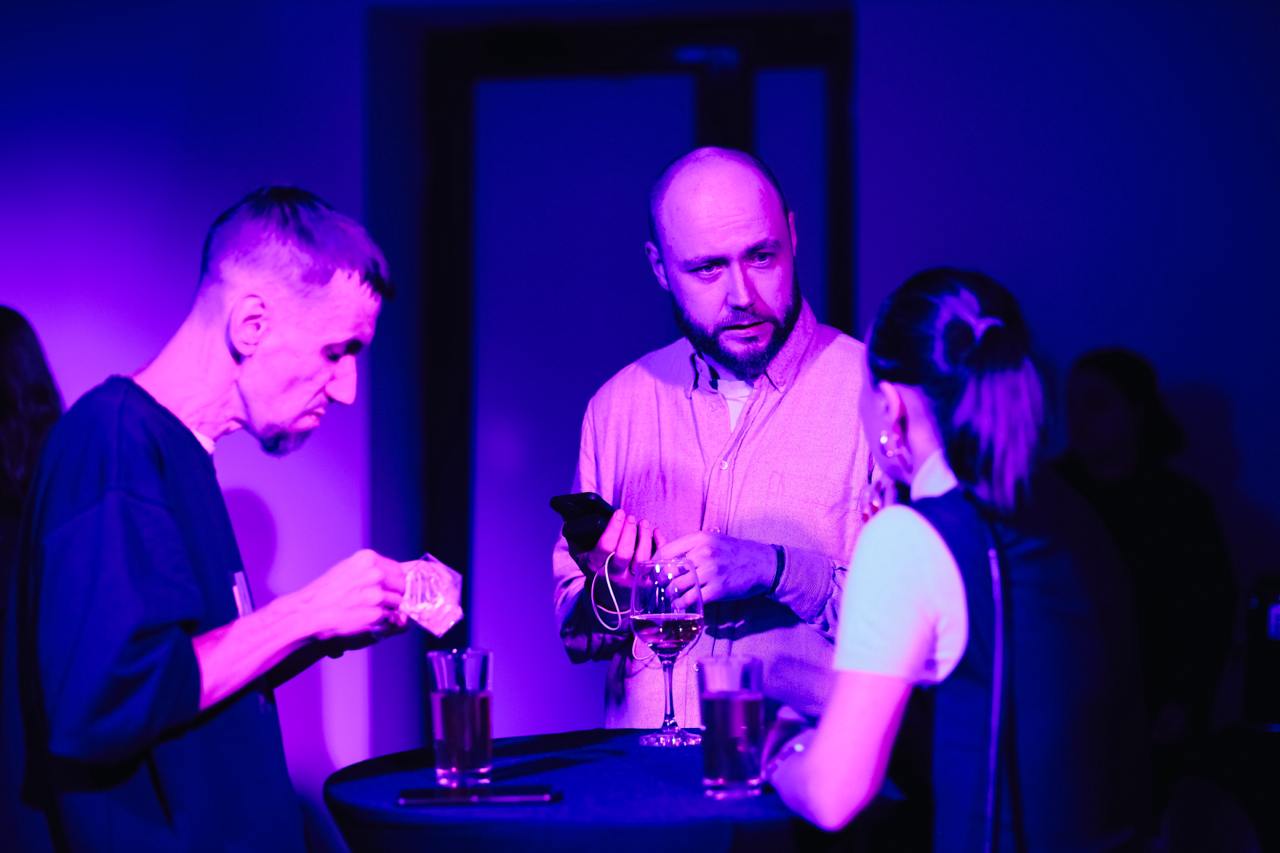 В ноябре, в ноябре, 8 дней провёл в Москве
Посетил 4 церемонии, побывал с обеих сторон вручения наград, встретился со старыми друзьями, сгонял в гости к Бете и в Далее, занетворкался, получил порцию к... | Сетка — социальная сеть от hh.ru