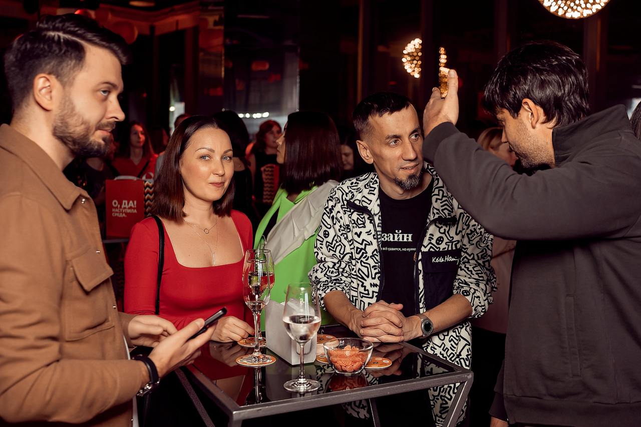 В ноябре, в ноябре, 8 дней провёл в Москве
Посетил 4 церемонии, побывал с обеих сторон вручения наград, встретился со старыми друзьями, сгонял в гости к Бете и в Далее, занетворкался, получил порцию к... | Сетка — социальная сеть от hh.ru