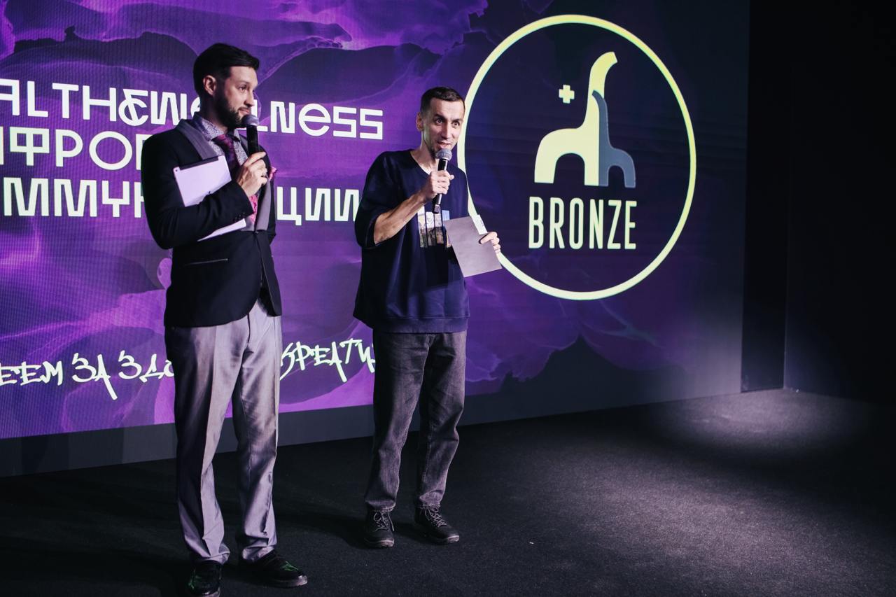 В ноябре, в ноябре, 8 дней провёл в Москве
Посетил 4 церемонии, побывал с обеих сторон вручения наград, встретился со старыми друзьями, сгонял в гости к Бете и в Далее, занетворкался, получил порцию к... | Сетка — социальная сеть от hh.ru