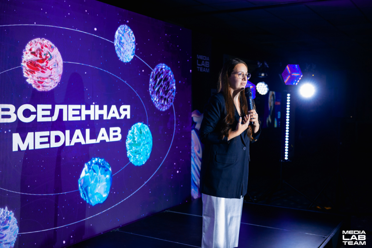 Фото с открытия MEDIALABFEST | Всероссийского фестиваля создателей контента, который мы проводили в Москве этой осенью | Сетка — социальная сеть от hh.ru