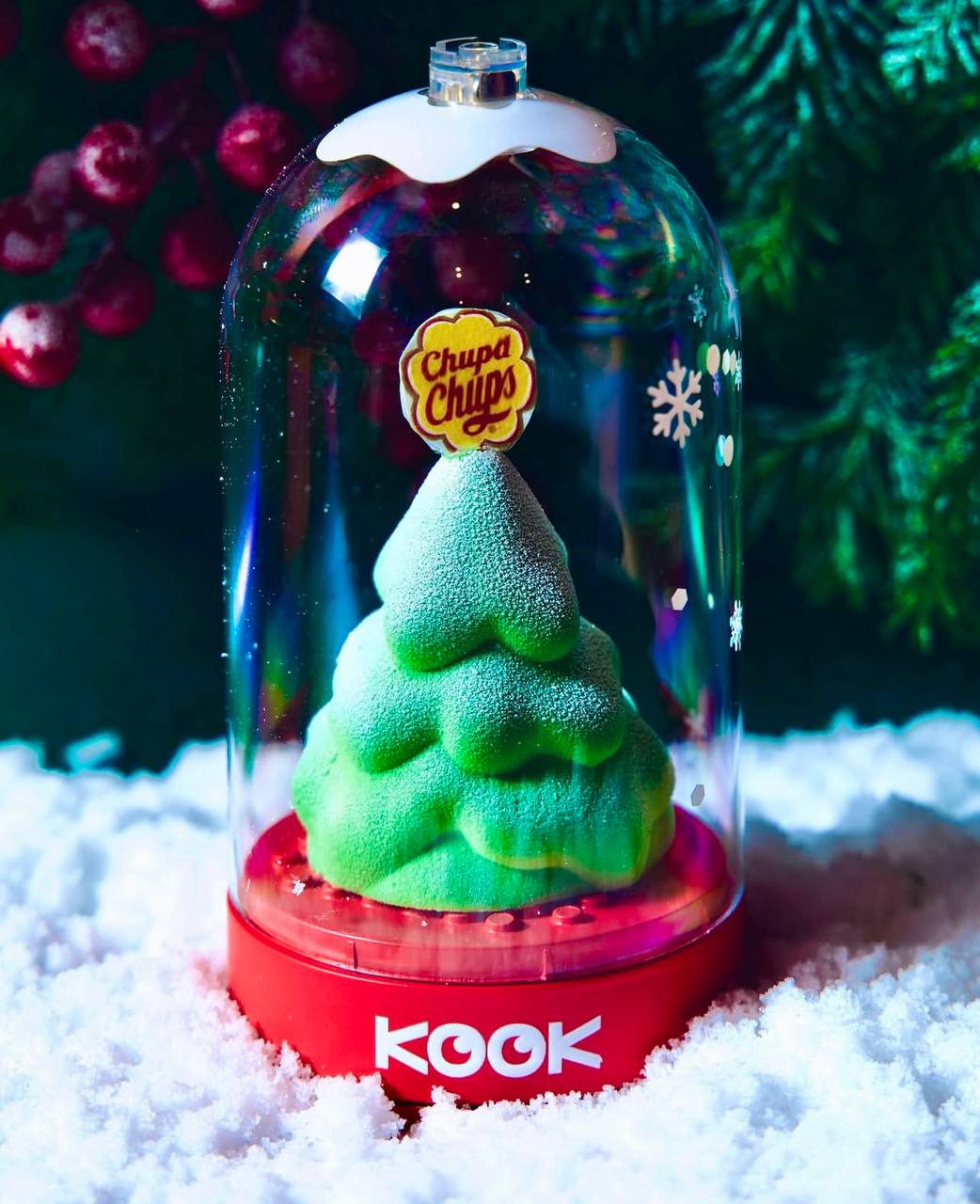 Вау, московская кафешка KOOK выпустила новогодний десерт совместно с Chupa Chups. Десерт в виде елки со вкусом мандаринов крутится на специальной музыкальной карусели | Сетка — социальная сеть от hh.ru