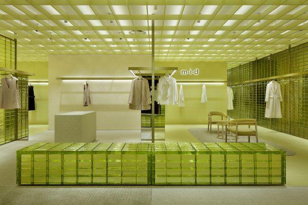 Бутик Maison m-i-d 1985, расположенный в районе Умеда, сердце Осаки, отражает яркий характер этого города, благодаря использованию насыщенных цветов | Сетка — социальная сеть от hh.ru