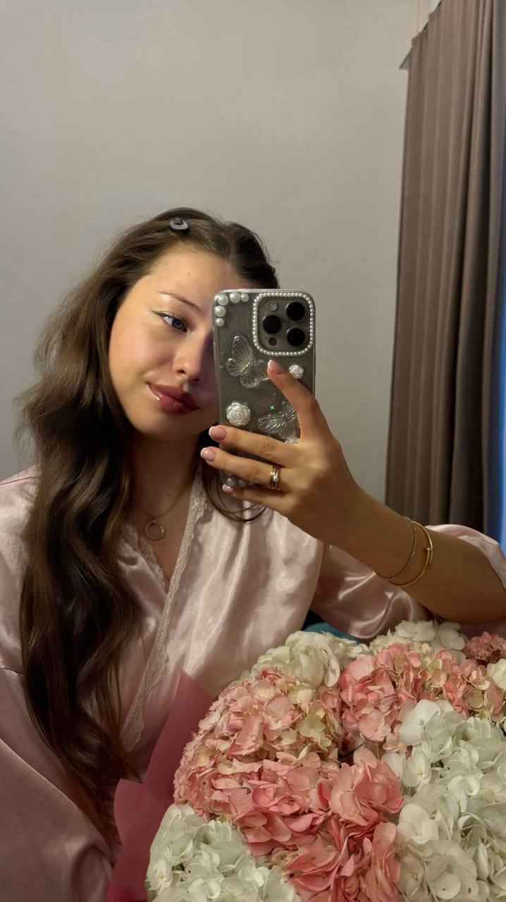 сегодня хочу Вас познакомить
с уютным каналом Маши 💗🧸
она учится в МГУ и рассказывает
про самые актуальные бьюти
новинки и секреты красоты 😘
🌟посты, которые меня заинтересовали и понравились:
⚪️ разбо... | Сетка — социальная сеть от hh.ru