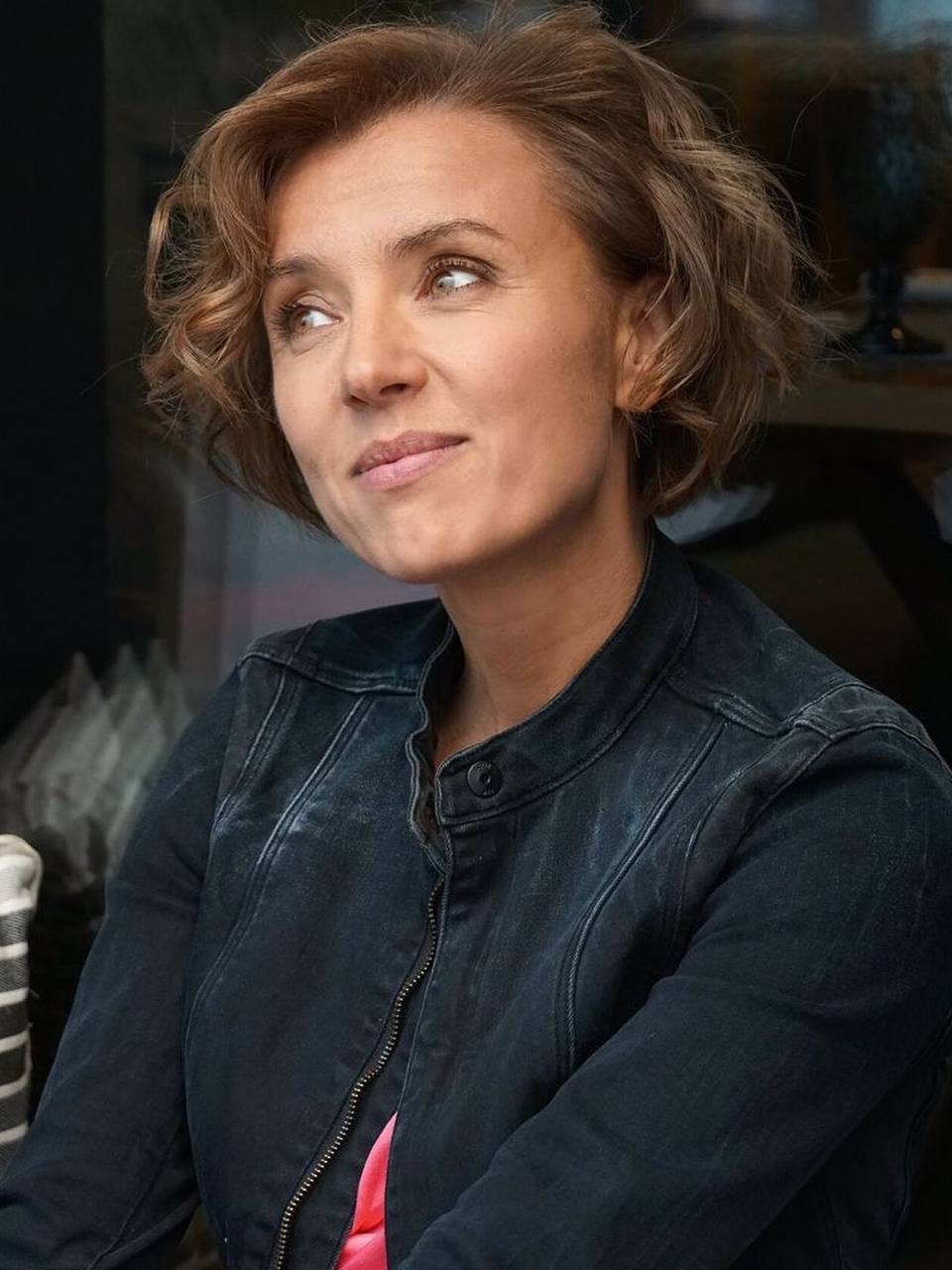 📚Новогодние семейные чтения вслух
15 декабря с 13:00 до 17:00
Отрывки из любимых книг прочтут актеры театра и кино Ксения Алфёрова, Дмитрий Миллер, Любовь Тихомирова, Алёна Чехова и другие
➡️Вход своб... | Сетка — социальная сеть от hh.ru
