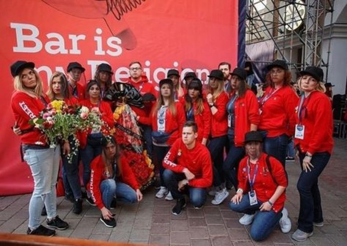 #мерч для мероприятия GASTREET 
 
#кейс  необходимо было разработать мерч для гостей и участников масштабного кулинарного мероприятия GASTREET в Сочи 
 
#результаты более 20 ти позиций ассортимента бы... | Сетка — социальная сеть от hh.ru