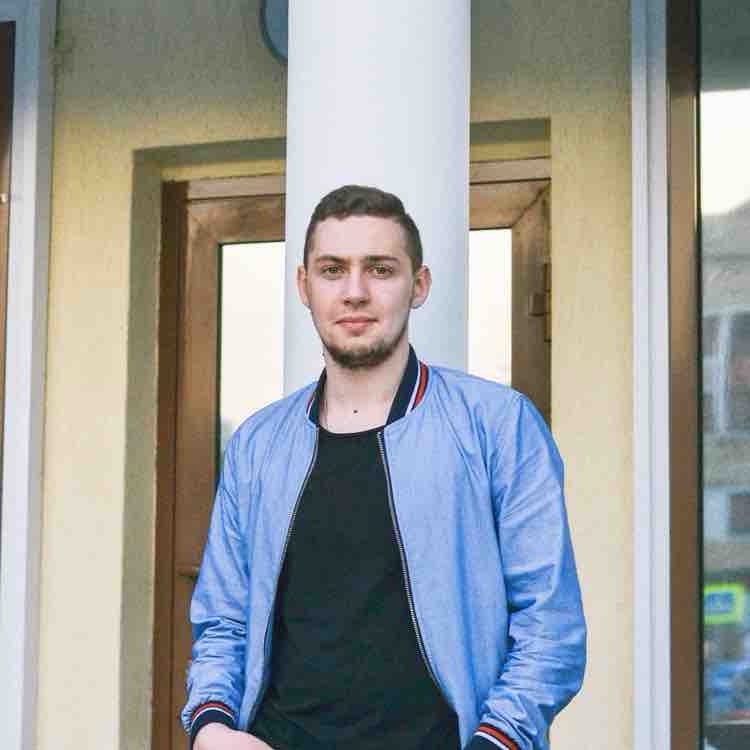Максим Камшилов