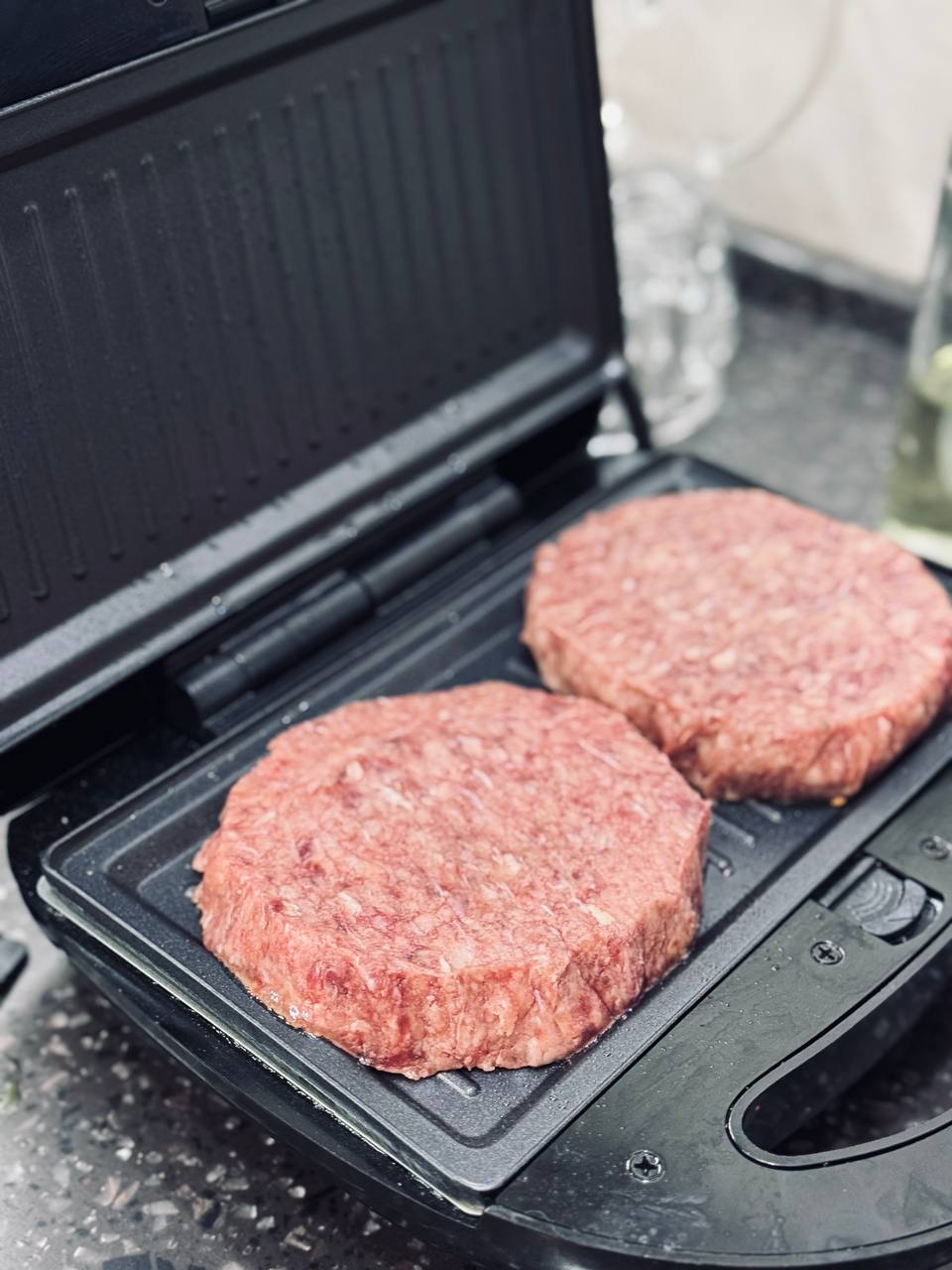 🎄✨ Готовимся к Новому Году с бургерной магией и имбирным волшебством! 🍔🎅
До Нового Года остались считанные дни, и ощущение праздника уже витает в воздухе! ❄️✨
Мы решили не ждать, пока куранты пробьют ... | Сетка — социальная сеть от hh.ru