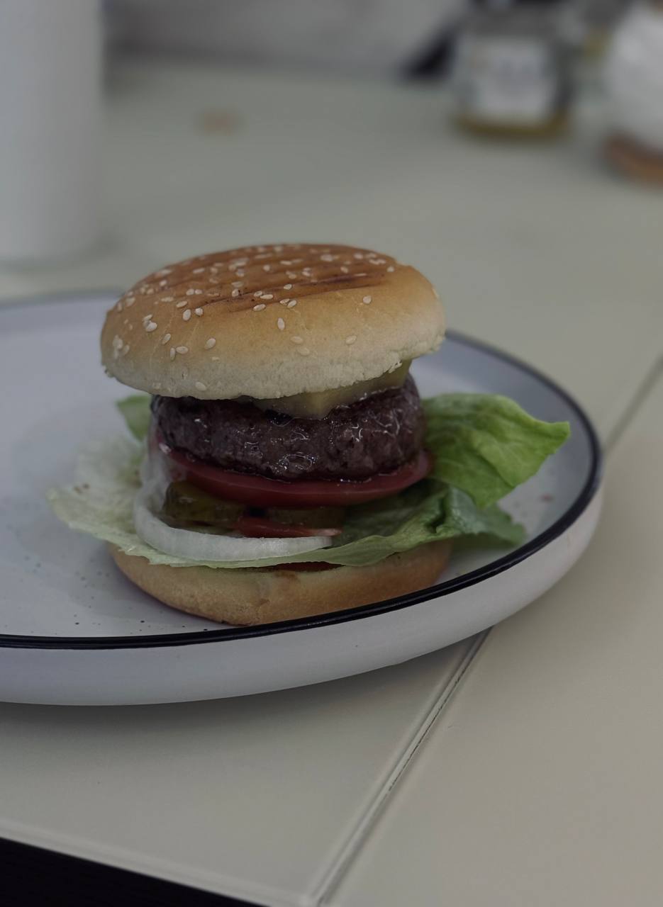 🎄✨ Готовимся к Новому Году с бургерной магией и имбирным волшебством! 🍔🎅
До Нового Года остались считанные дни, и ощущение праздника уже витает в воздухе! ❄️✨
Мы решили не ждать, пока куранты пробьют ... | Сетка — социальная сеть от hh.ru