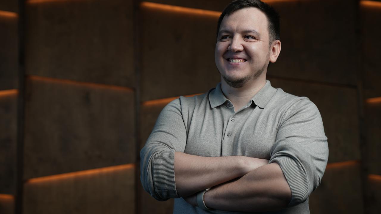 Обо мне
Привет, друзья! 👋
На канале много новых лиц — рад вас видеть! Давайте знакомиться!
Меня зовут Никита Арипов, мне 36 лет, 11 лет работаю в фирме «1С» | Сетка — социальная сеть от hh.ru