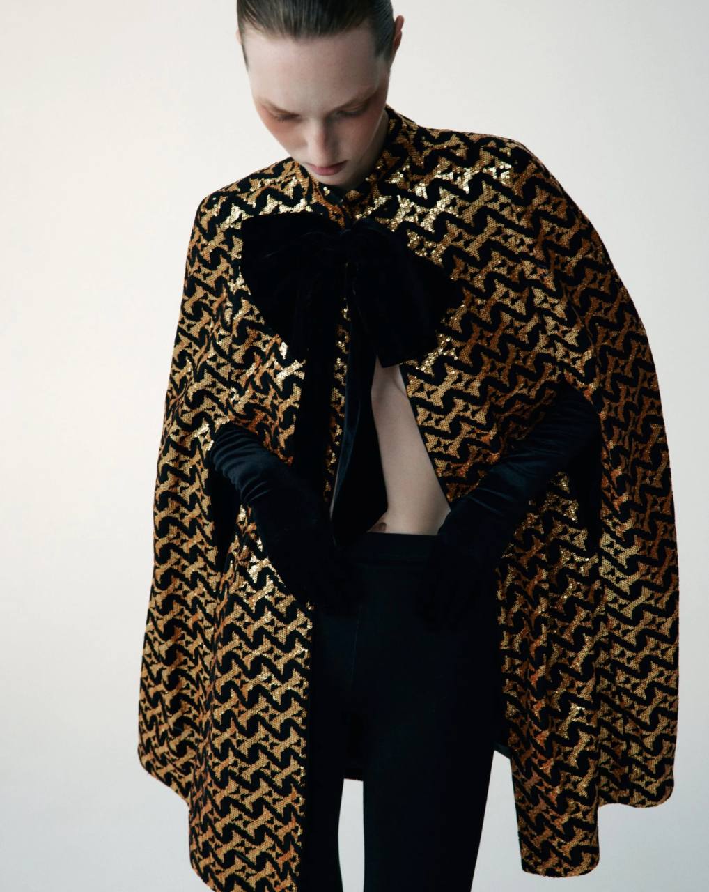 Выглядеть блестяще
До Нового года осталось две недели, и я решила, что в этот период не буду постить сложный контент | Сетка — социальная сеть от hh.ru